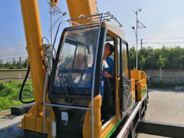 忻州市吊车公司_吊车经常维护和保养决定吊车的使用寿命|胜
